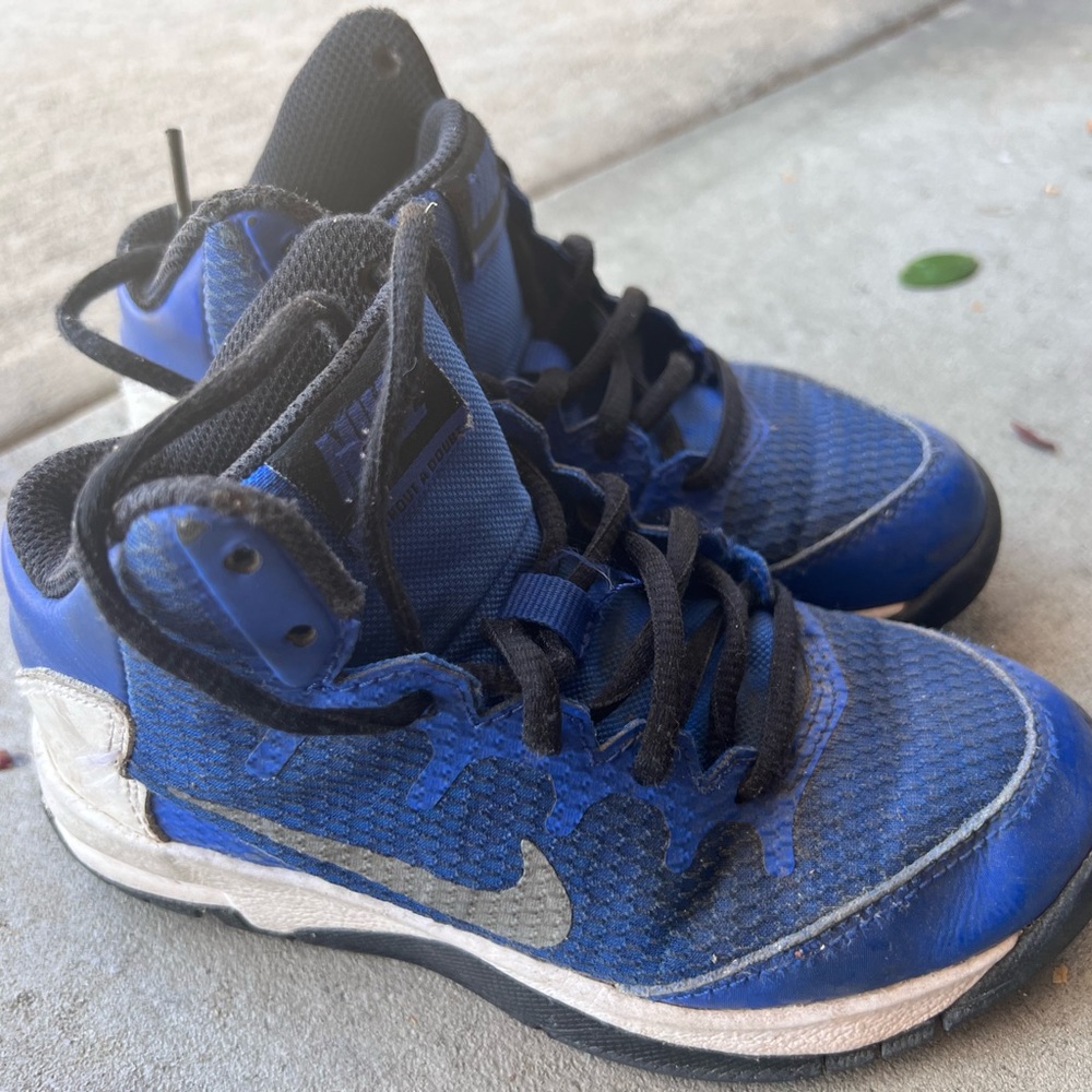 Nike basketball shoes for kids. Size 12. Good condition.
